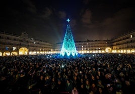 Lleno en la inauguración navideña de la Plaza Mayor.