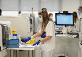 Personal de laboratorio del Hospital de Salamanca.