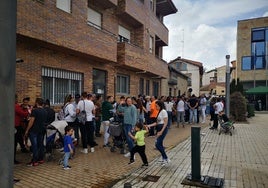 Familias con niños en San Cristóbal de la Cuesta.