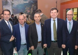 Juan Carlos Suárez-Quinones, Miguel Martín, Miguel Ángel Luengo, Alfonso Fernández Mañueco y Javier Iglesias durante la presentación del proyecto en La Alberca