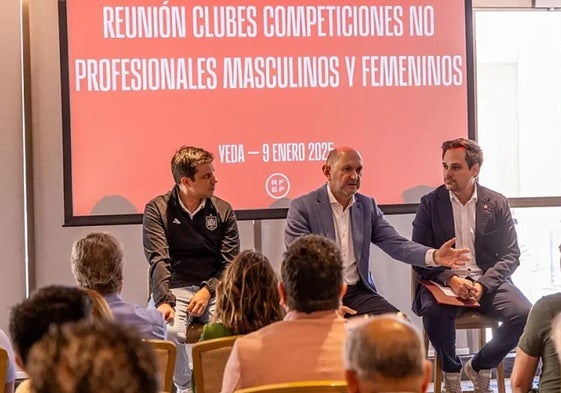 Rafael Louzán, presidente de la RFEF, en la reunión en Arabia Saudí.