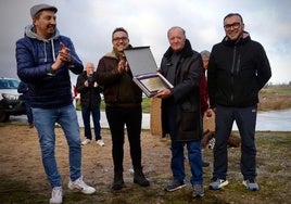 Eustaquio Andrés recibió una placa como recuerdo de este día.