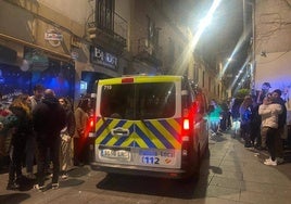 Furgón de la Policía Local en la calle Varillas en una imagen de archivo.