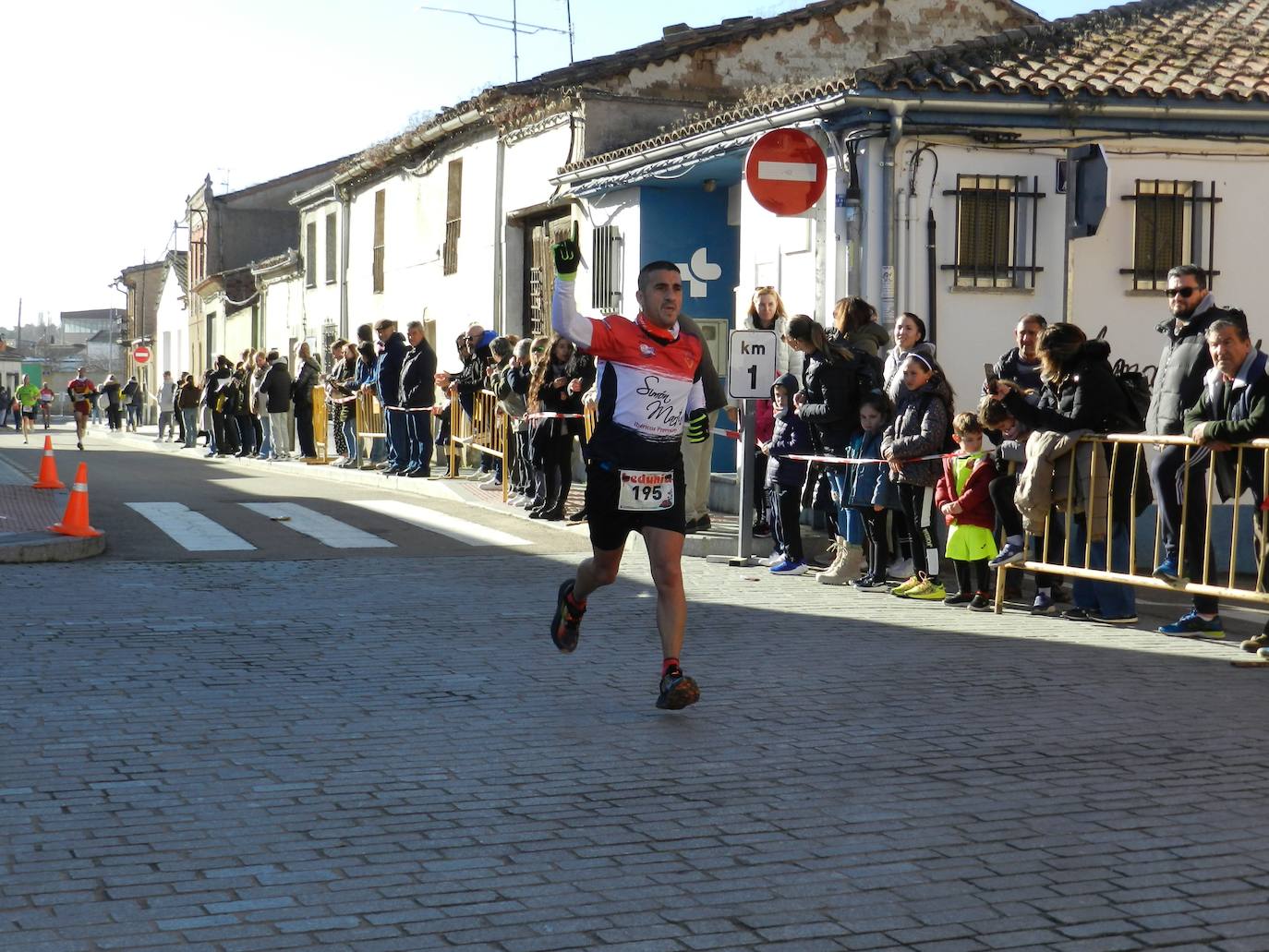 Alberto Bravo y Verónica Sánchez dominan el Cross Popular Pini de Cantalpino