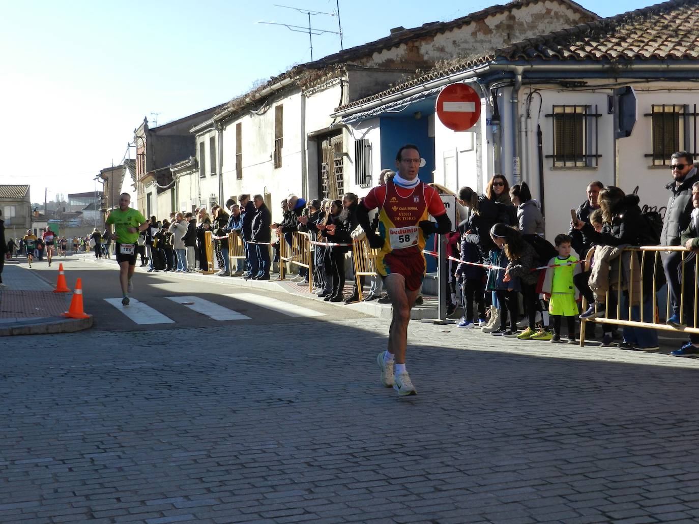 Alberto Bravo y Verónica Sánchez dominan el Cross Popular Pini de Cantalpino