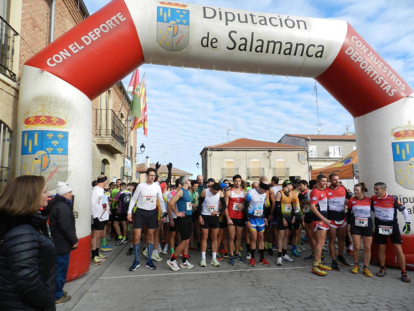 Alberto Bravo y Verónica Sánchez dominan el Cross Popular Pini de Cantalpino