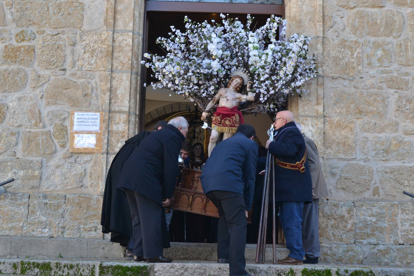 Ciudad Rodrigo arropa a San Sebastián en su marcha a la Catedral