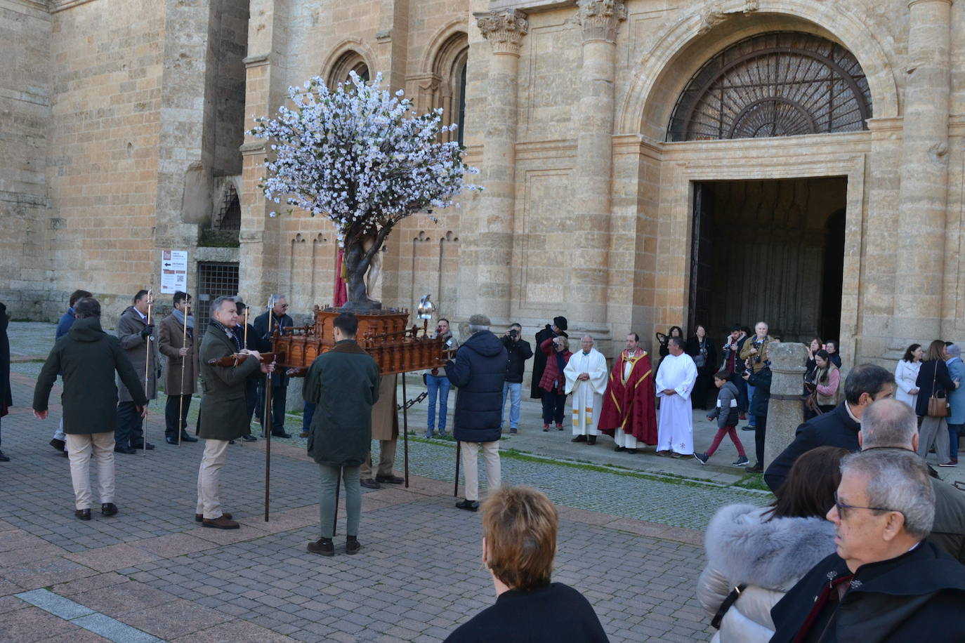 Ciudad Rodrigo arropa a San Sebastián en su marcha a la Catedral