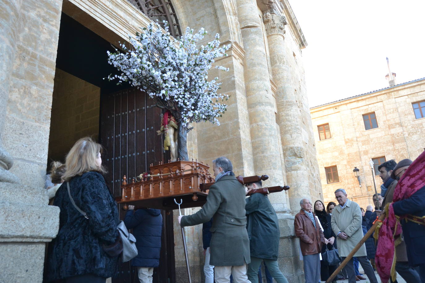 Ciudad Rodrigo arropa a San Sebastián en su marcha a la Catedral