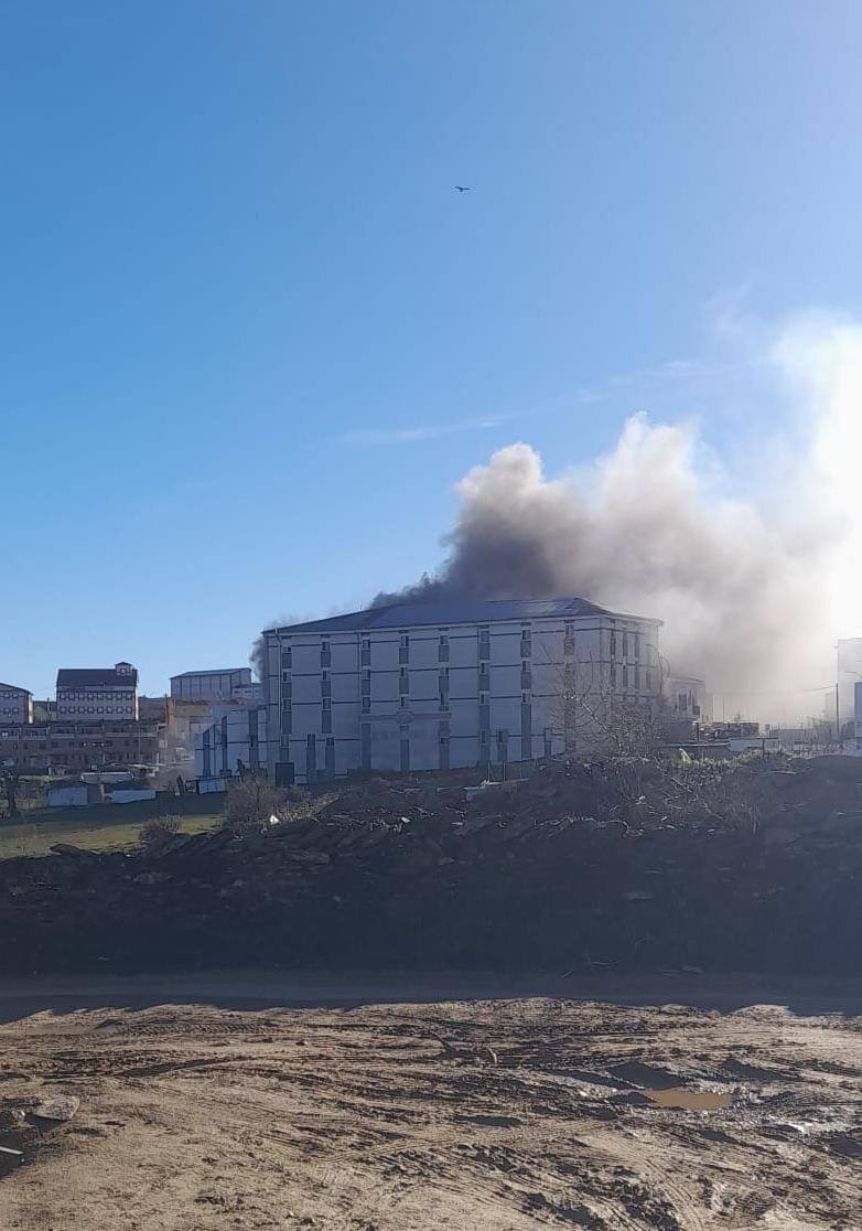 Así ha sido el incendio en una conocida empresa jamonera de Guijuelo