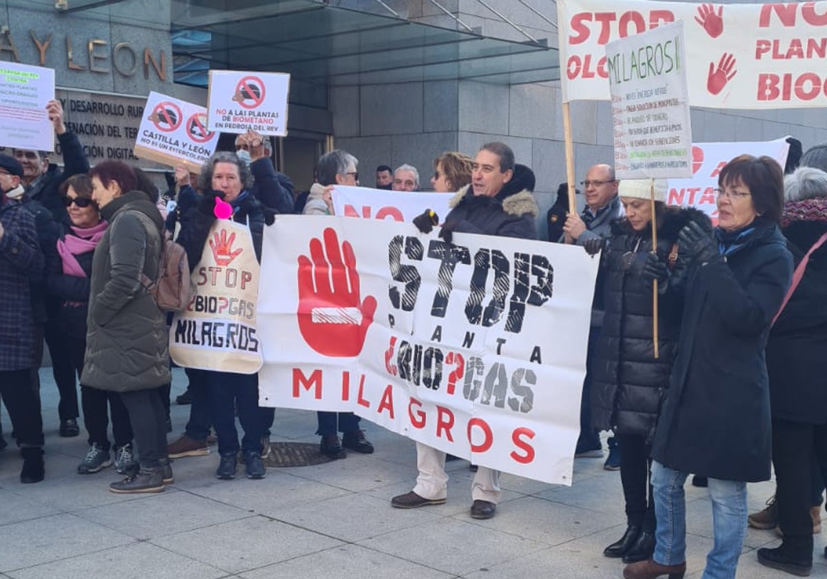 La concentración llevada a cabo en Valladolid ante la Consejería de Medio Ambiente.