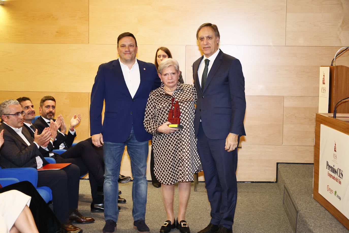 Premio «Empresaria del Año» por ser un símbolo de excelencia