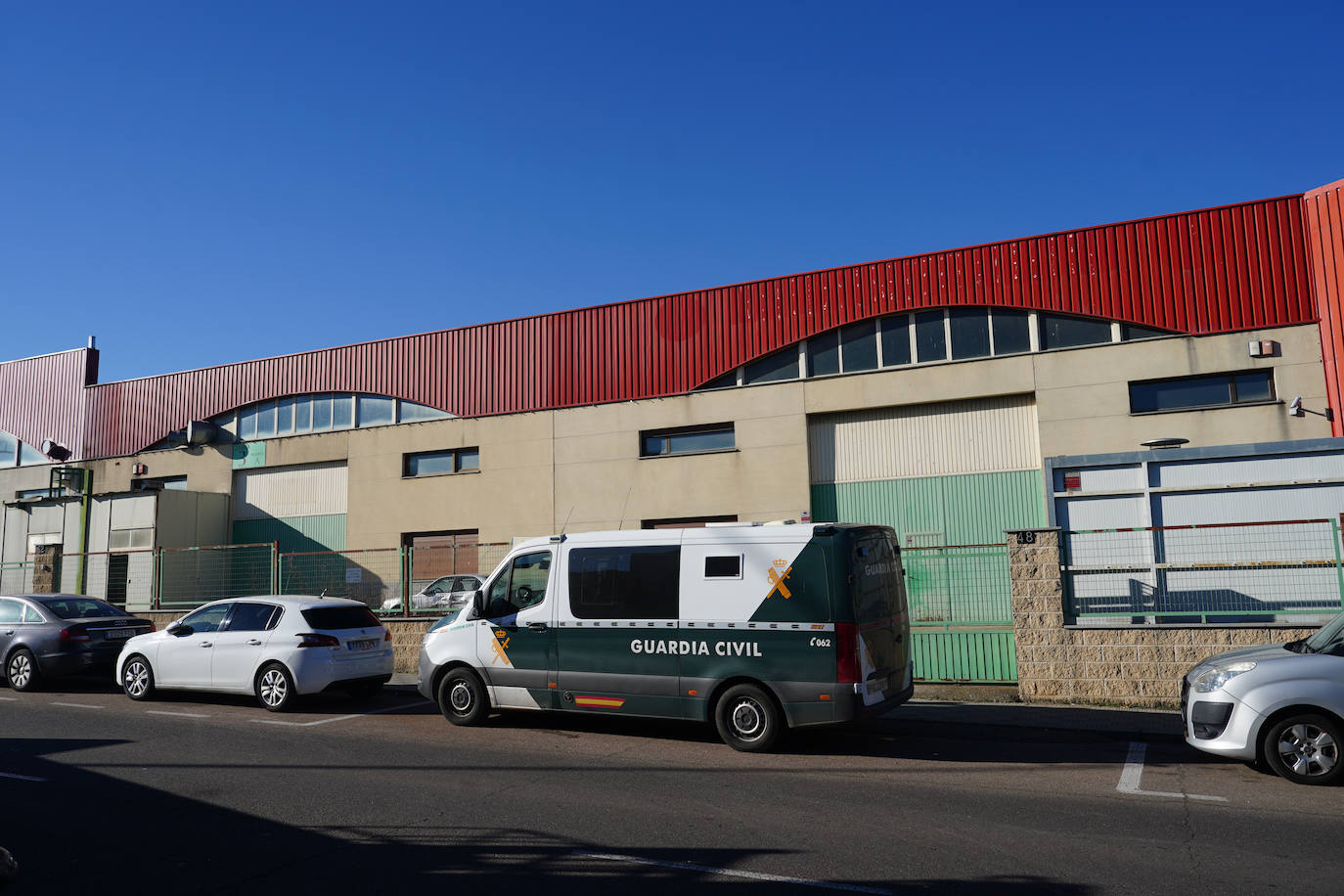 Todas las imágenes de la espectacular macrorredada de la Policía Nacional y la Guardia Civil en El Montalvo