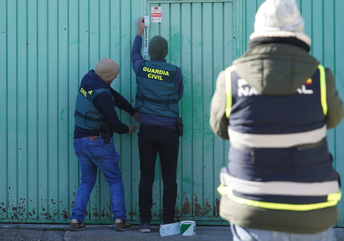 Todas las imágenes de la espectacular macrorredada de la Policía Nacional y la Guardia Civil en El Montalvo