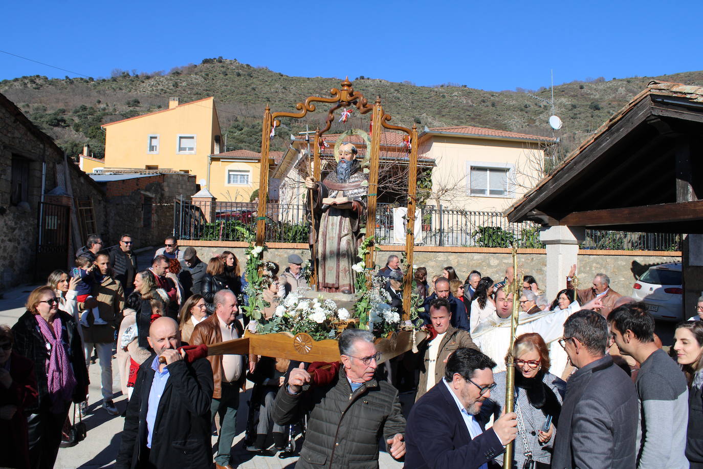 El sol vuelve para lucir por San Antón en el día grande de Valdelamatanza