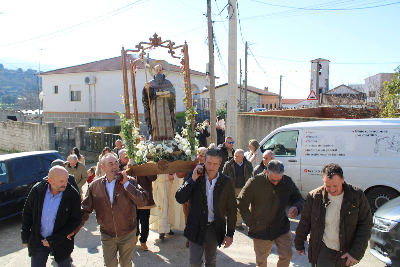 El sol vuelve para lucir por San Antón en el día grande de Valdelamatanza