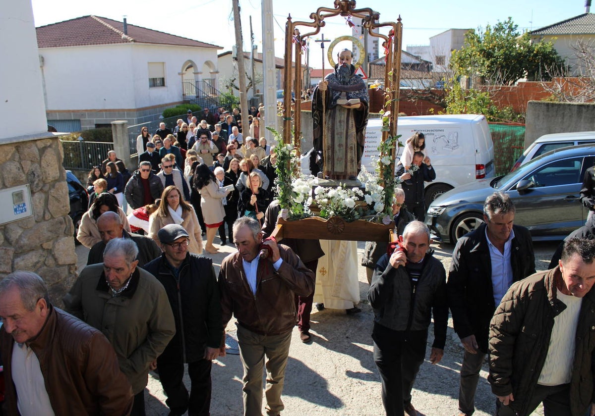 El sol vuelve para lucir por San Antón en el día grande de Valdelamatanza