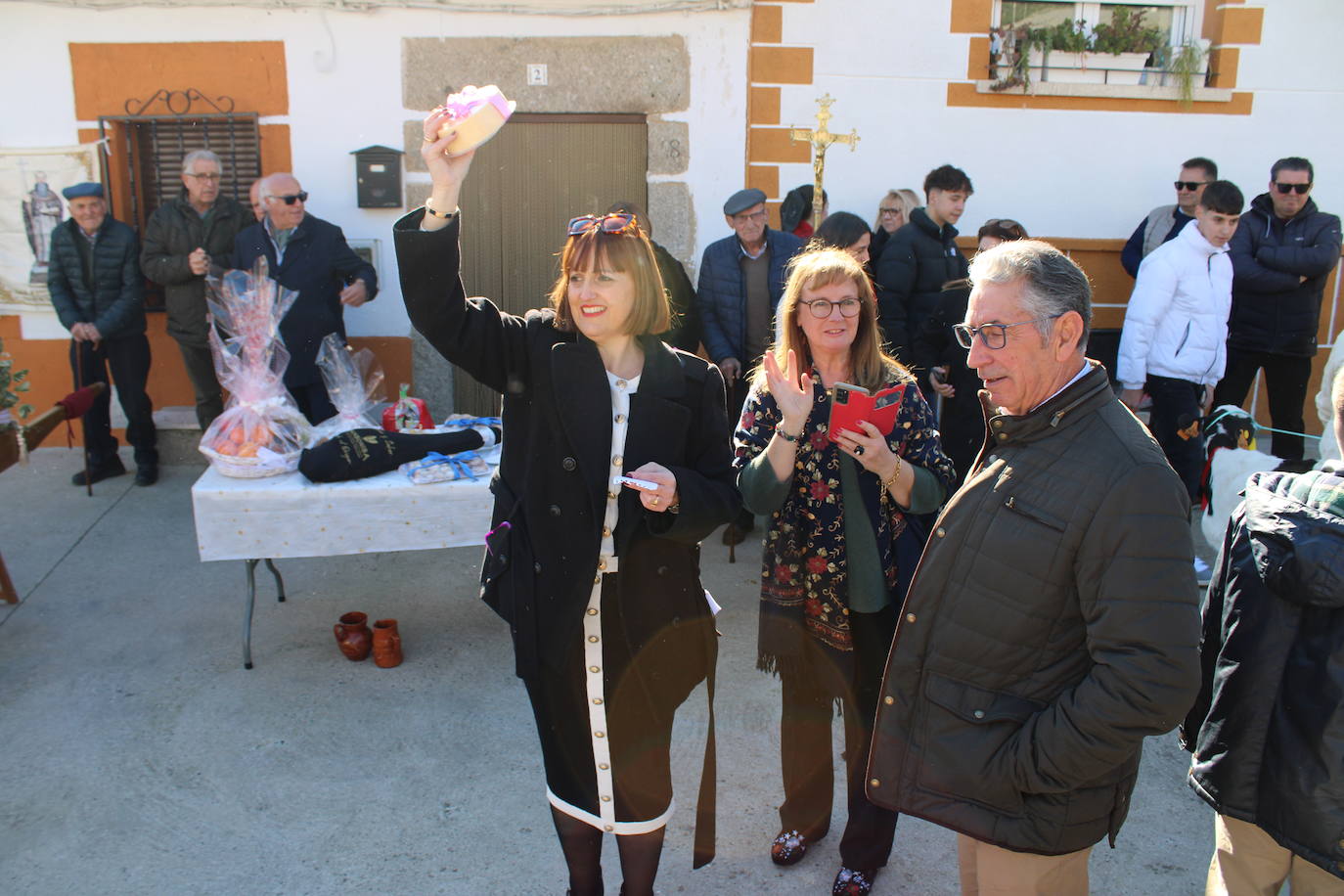 El sol vuelve para lucir por San Antón en el día grande de Valdelamatanza