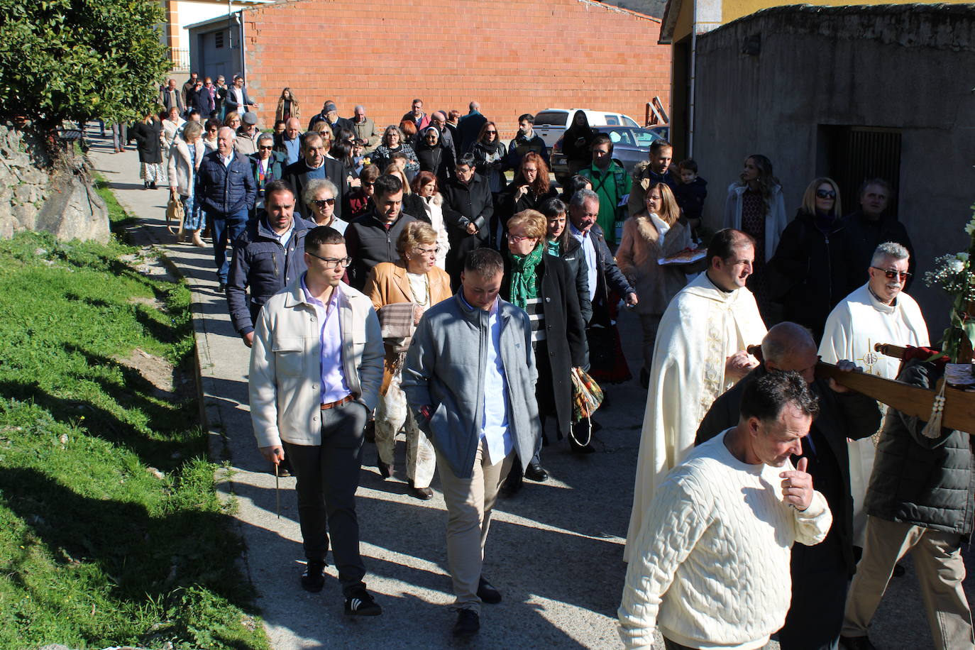 El sol vuelve para lucir por San Antón en el día grande de Valdelamatanza