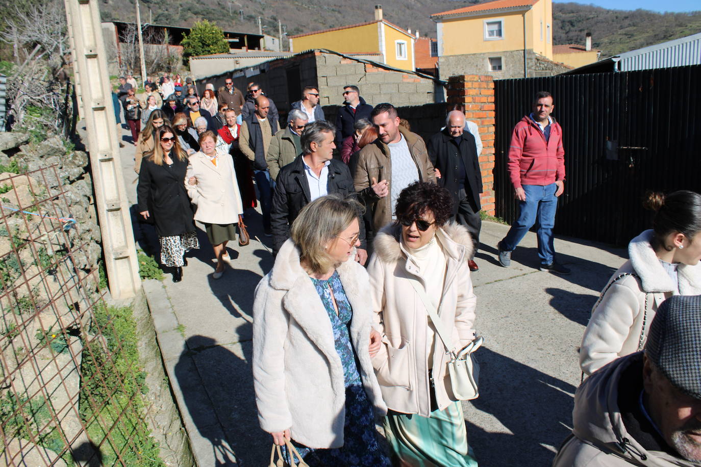 El sol vuelve para lucir por San Antón en el día grande de Valdelamatanza