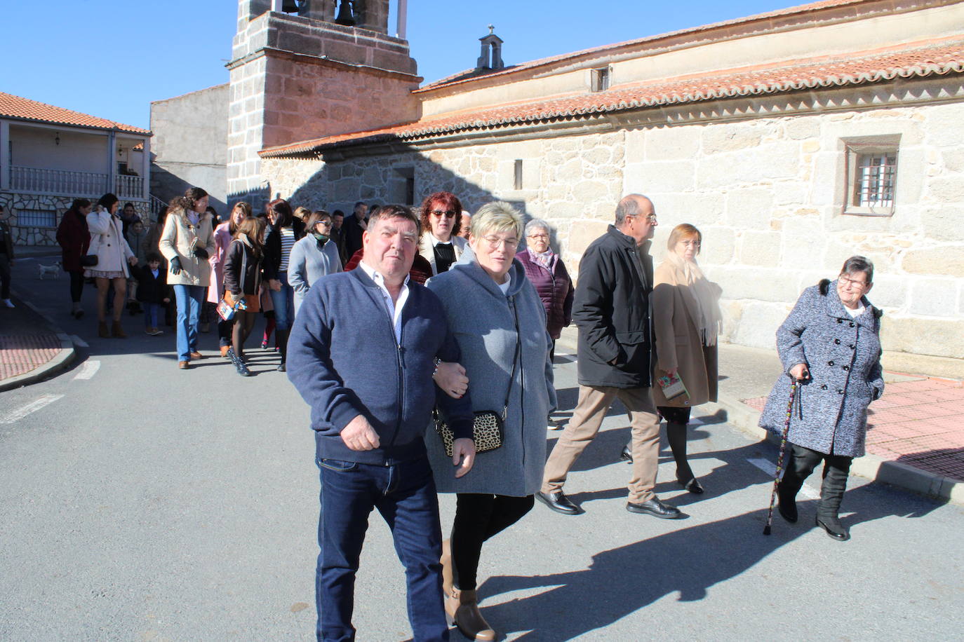 El sol anima la celebración del día de San Antón en Peromingo