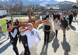 Imagen de la procesión con la imagen del santo