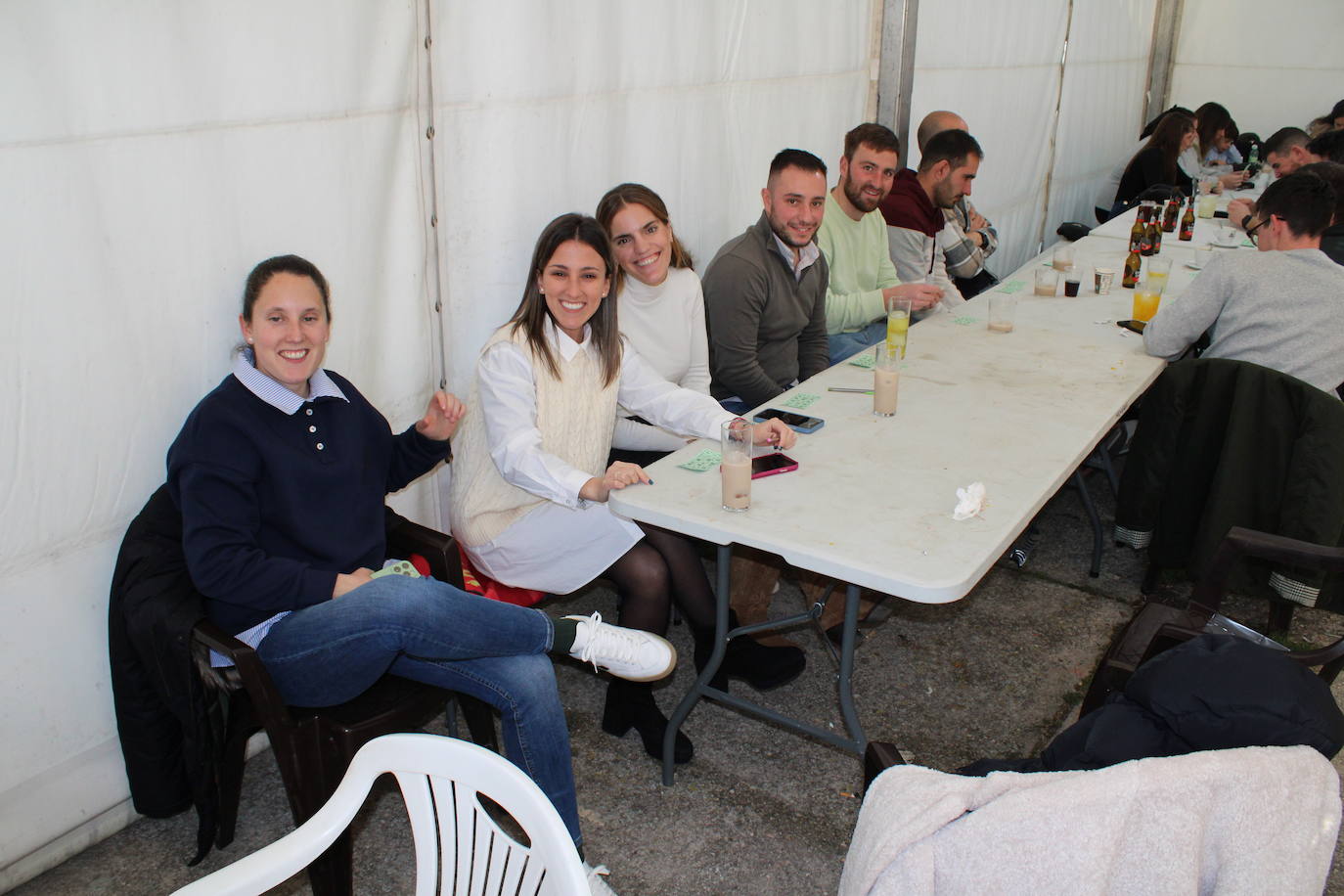 El sol anima la celebración del día de San Antón en Peromingo