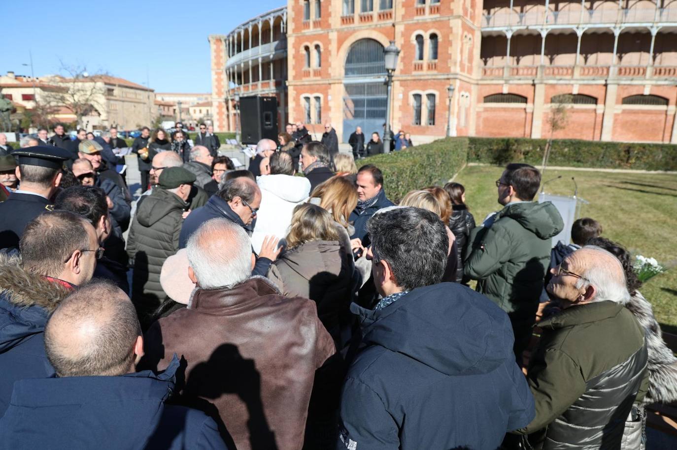 El espíritu de Robles sigue vivo en Salamanca: esta ha sido la ofrenda floral en su recuerdo