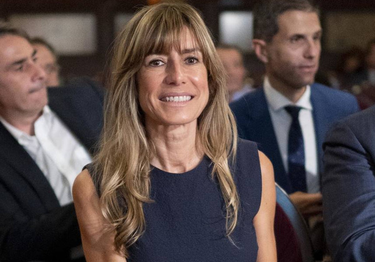 La mujer del presidente del Gobierno de España, Begoña Gómez, durante la presentación del proyecto 'Los Carteles de la Guerra', en el Ateneo de Madrid.