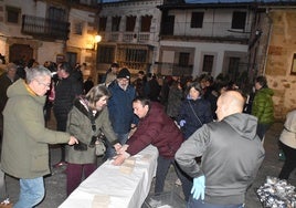 Imagen de la celebración del día de San Antón y del chorizo en Candelario