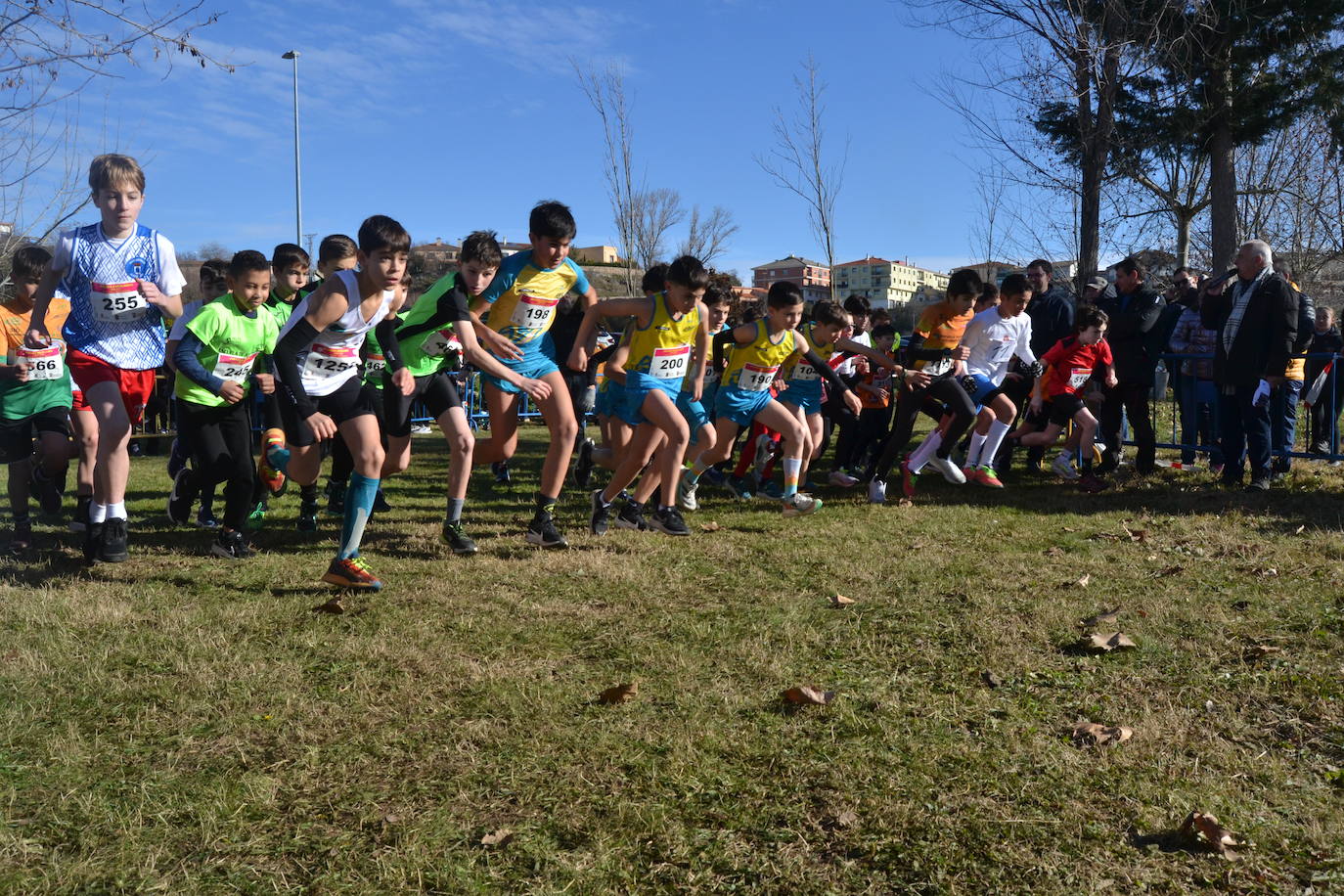 Entretenida mañana de cross escolar en Ciudad Rodrigo a pesar del frío