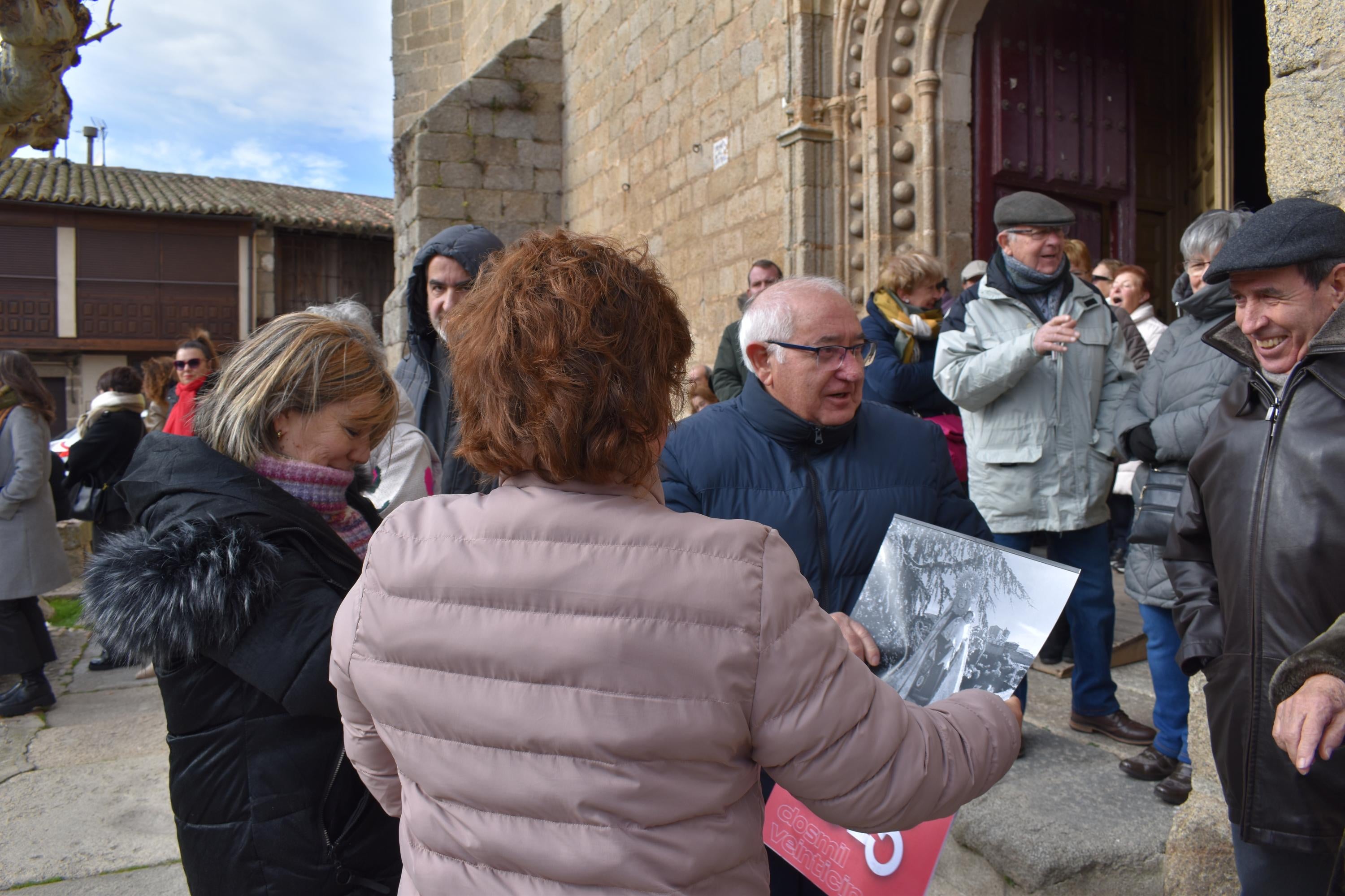 Gallos por 53 euros o una garrafa de aceite por 59: así ha sido la subasta de San Antón en Ledesma