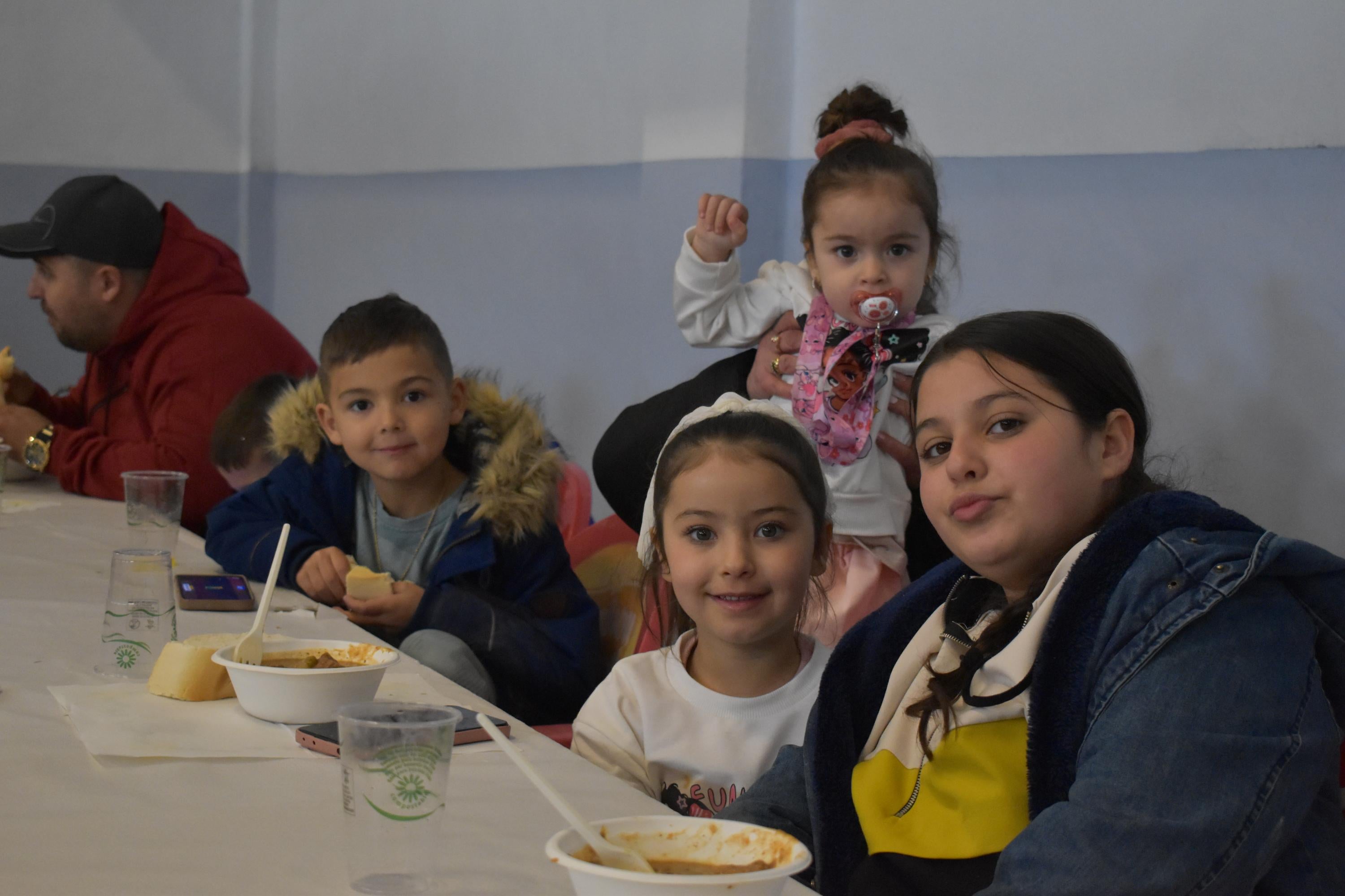 Comida popular antes del día grande de las fiestas de Vecinos