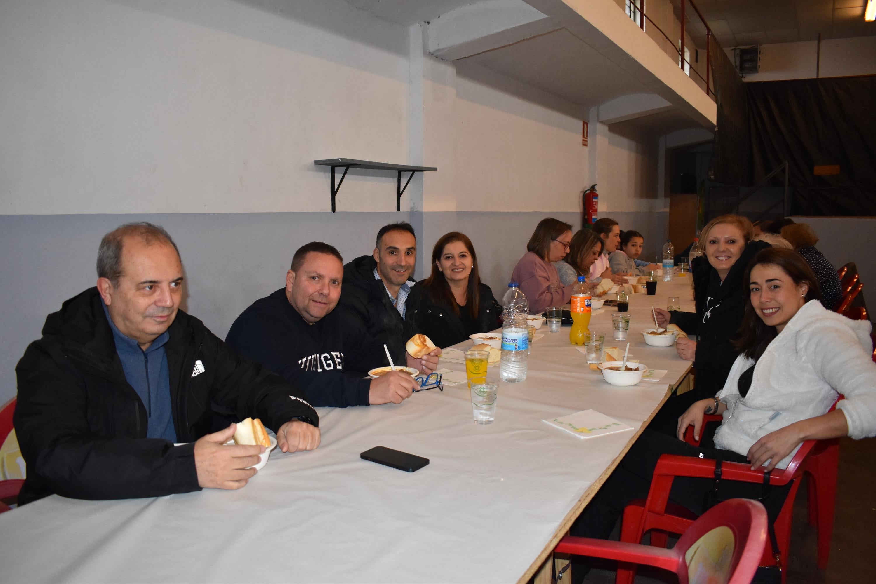 Comida popular antes del día grande de las fiestas de Vecinos