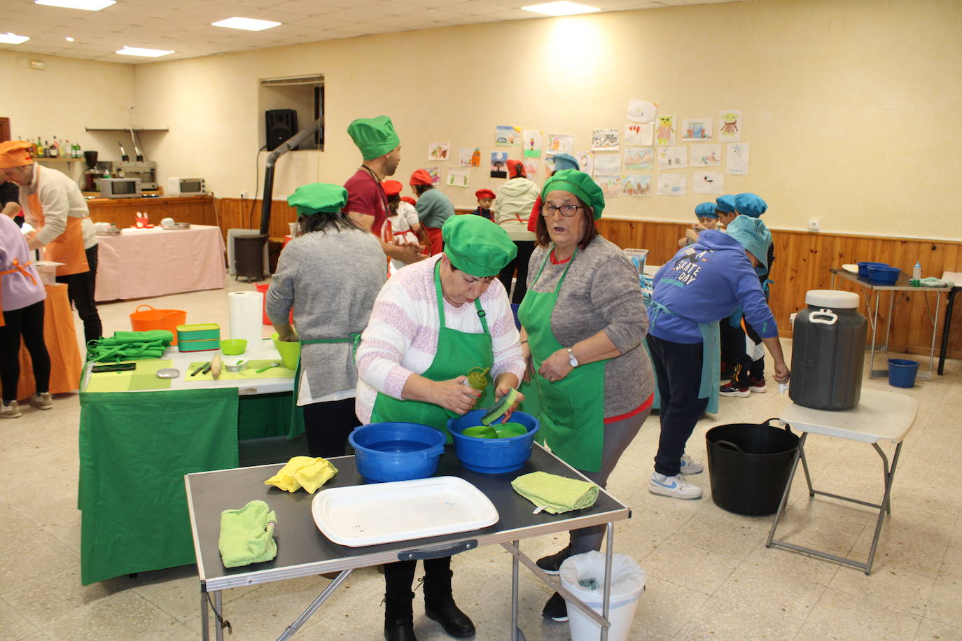 Niños y mayores disfrutan del final festivo en Fresnedoso