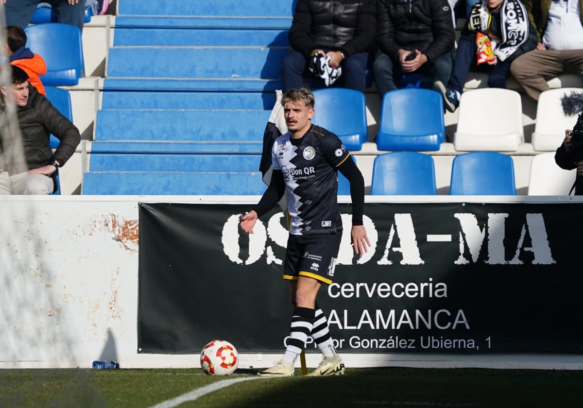 Pau Martínez durante el encuentro ante el Celta Fortuna.