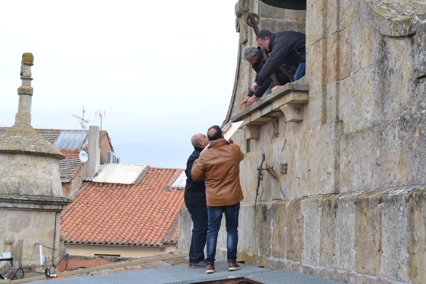 Ciudad Rodrigo luce el pañuelo anunciador del Carnaval