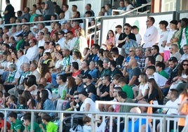 Vista de la grada principal del Municipal durante el derbi entre Guijuelo y Salamanca UDS este pasado mes de septiembre.