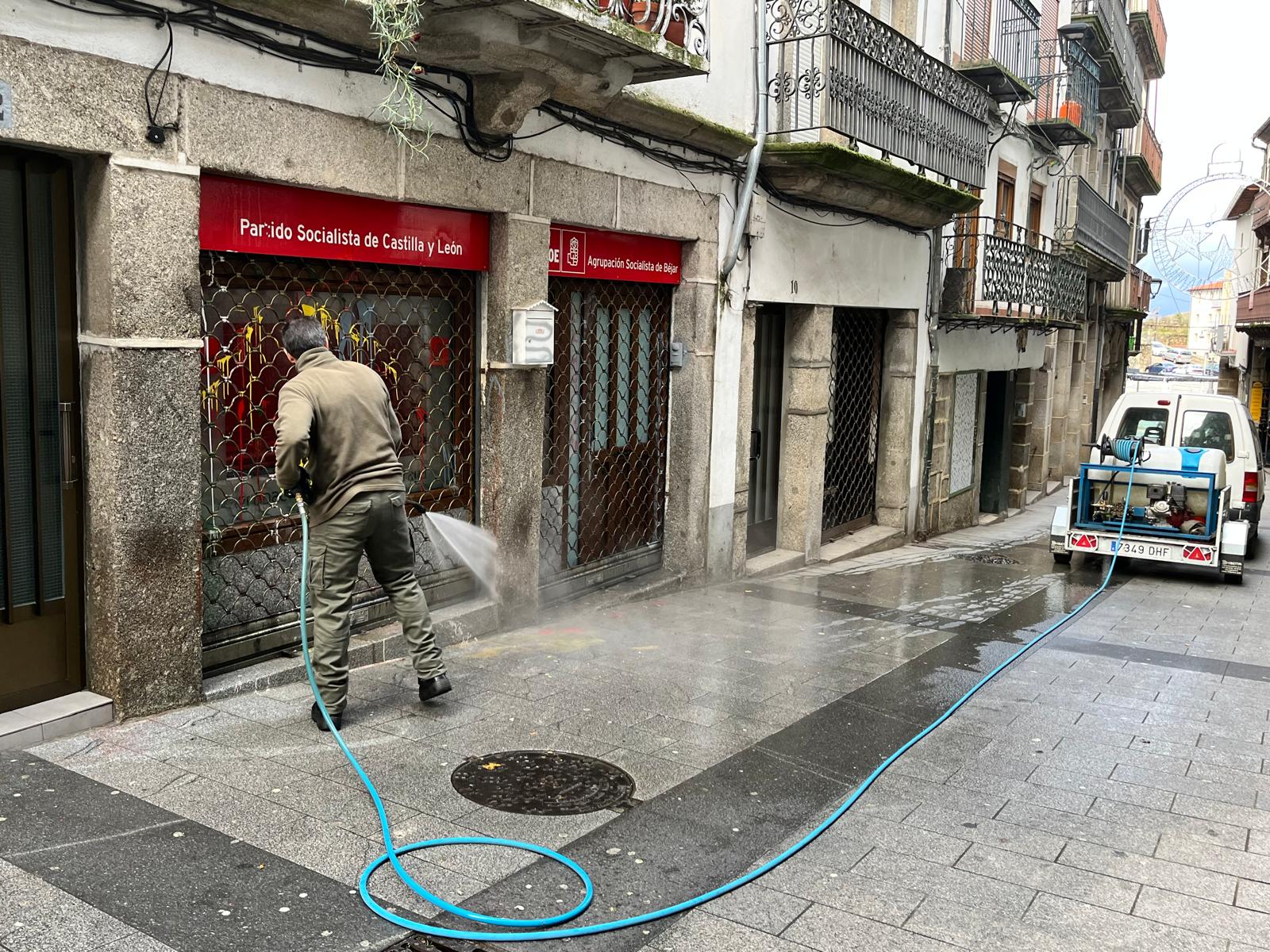 Así ha quedado la sede del PSOE de Béjar tras ser vandalizada por segunda vez