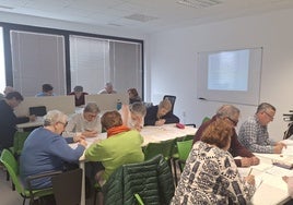 Los participantes en el taller de memoria en Alba.