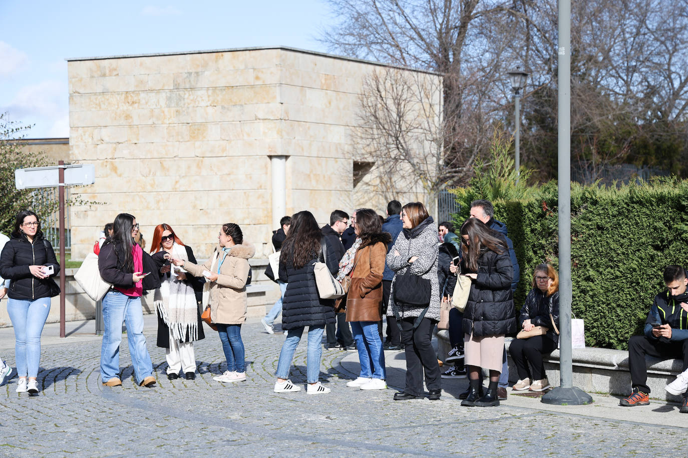 Nervios, &#039;lluvia&#039; de especialidades y repasos &#039;in extremis&#039;: así han sido los minutos previos al examen MIR