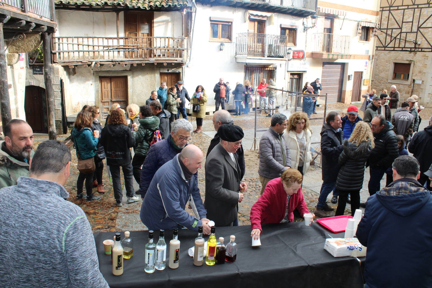 San Esteban de la Sierra disfruta de su matanza tradicional