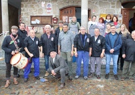 El equipo de la matanza, en un alto de la celebración de la fiesta