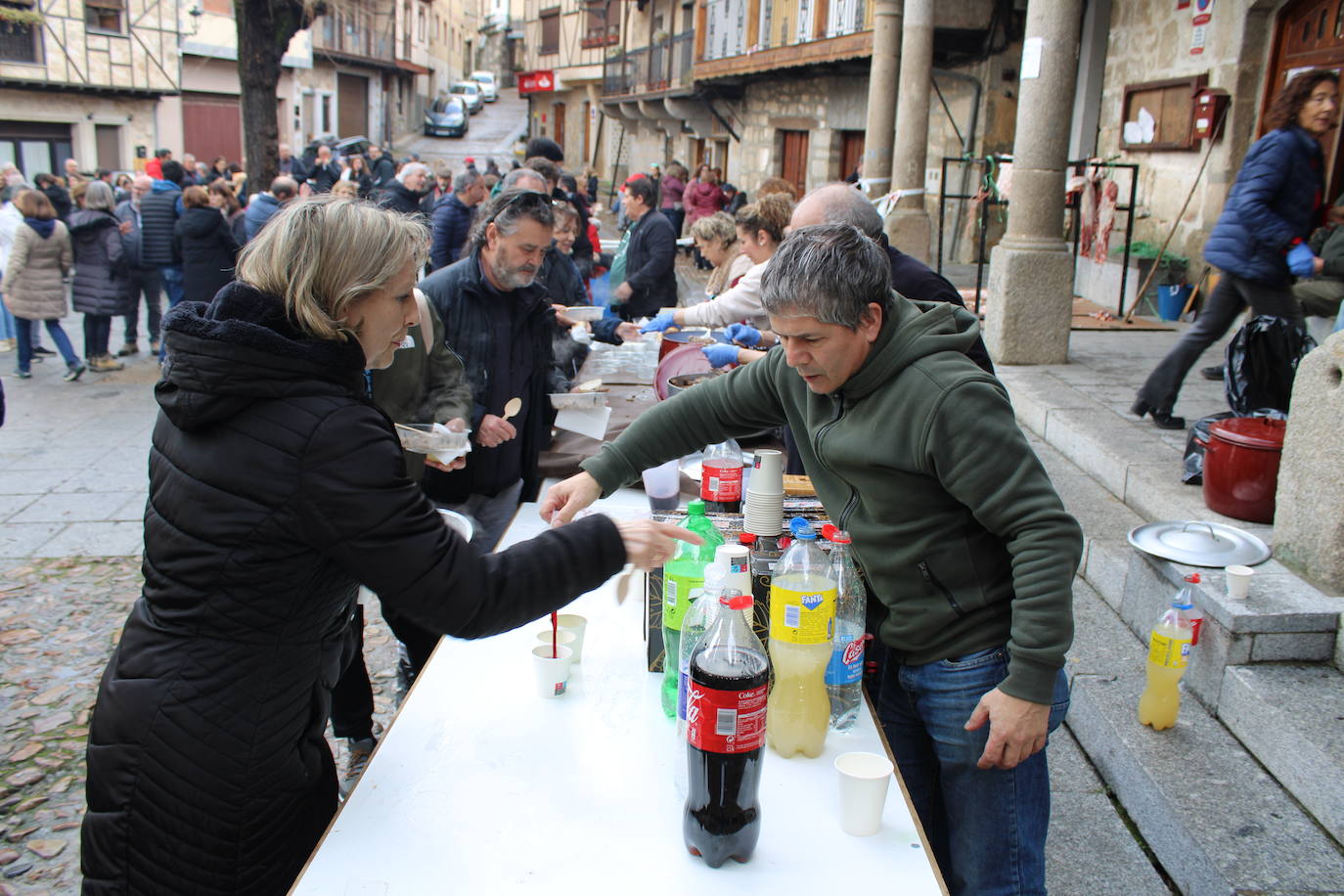 San Esteban de la Sierra disfruta de su matanza tradicional