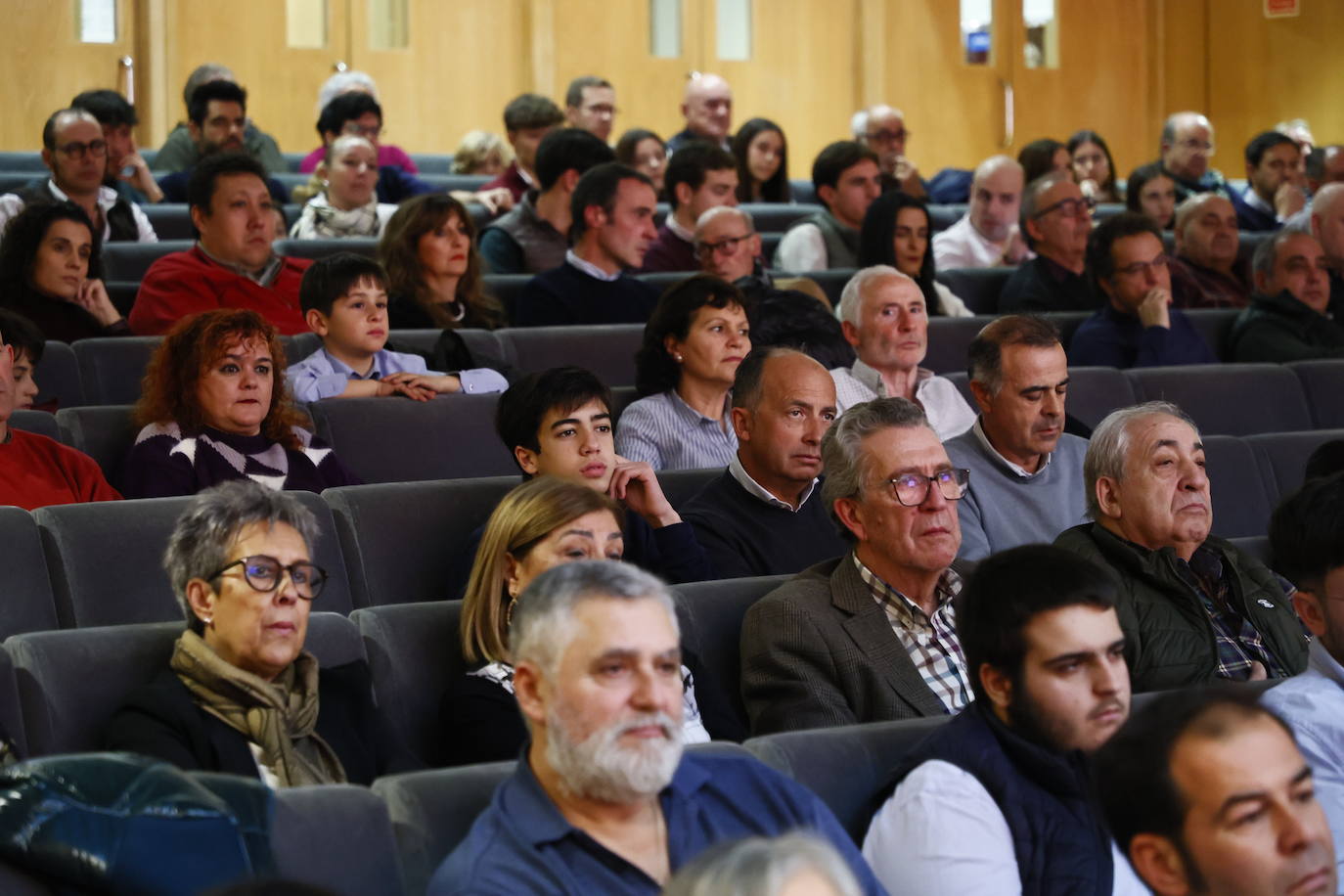 Castaño, desbordado por la admiración y el cariño: así fue el homenaje en MasterClass Toros