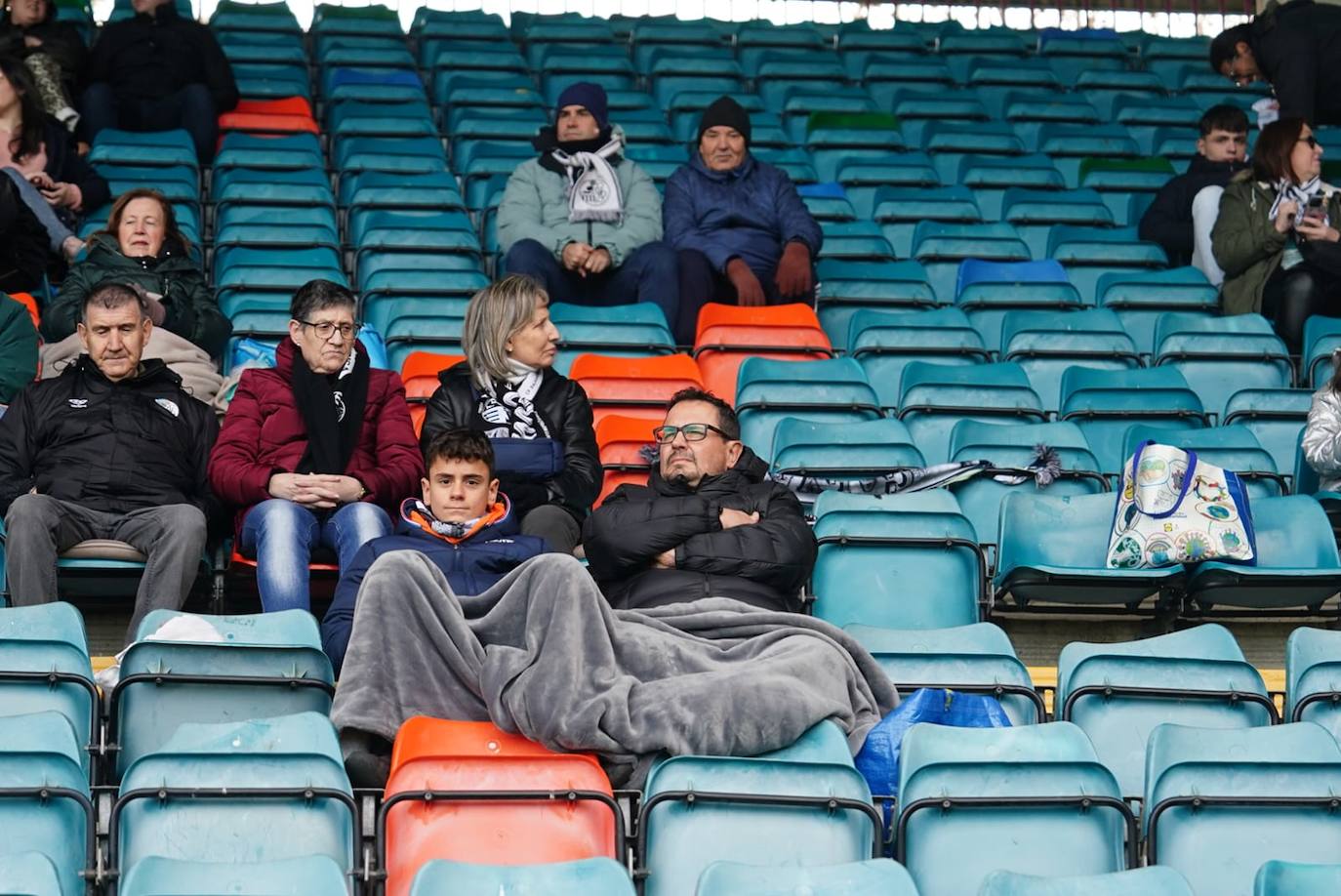 El Helmántico quiere &#039;apretar&#039; en el derbi: búscate en la grada en el partido entre el Salamanca UDS y el CD Guijuelo