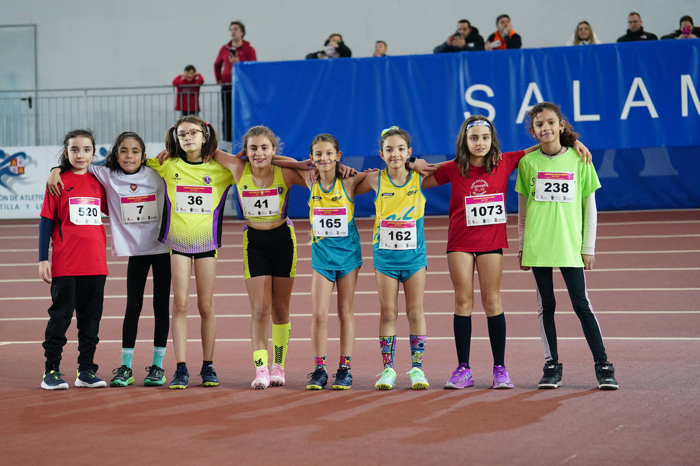 Los escolares estrenan la temporada bajo techo