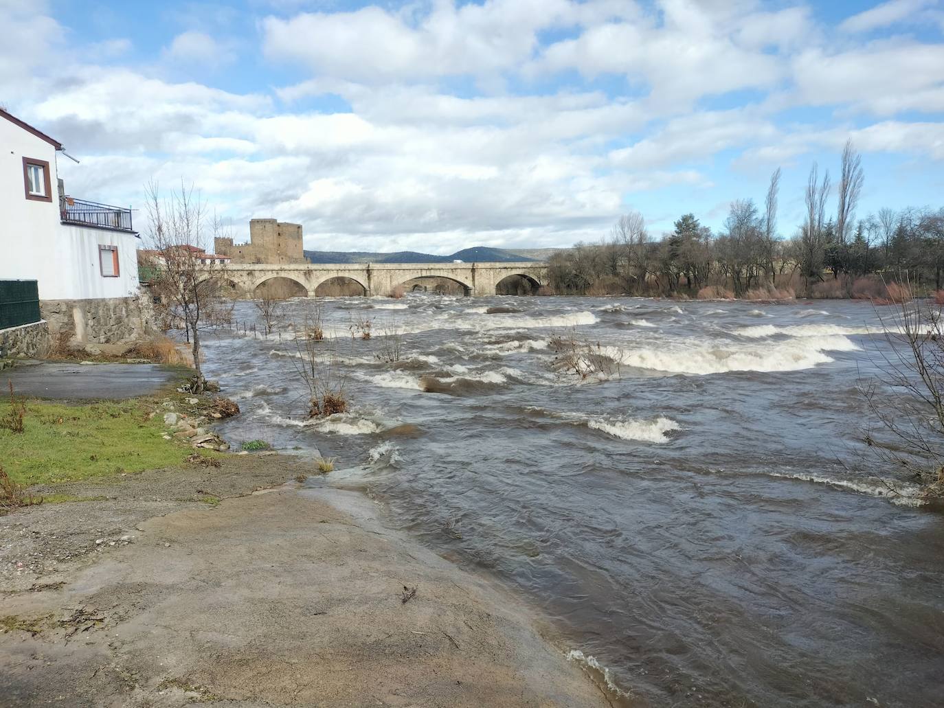 Así luce el río Tormes tras la espectacular crecida de las últimas horas