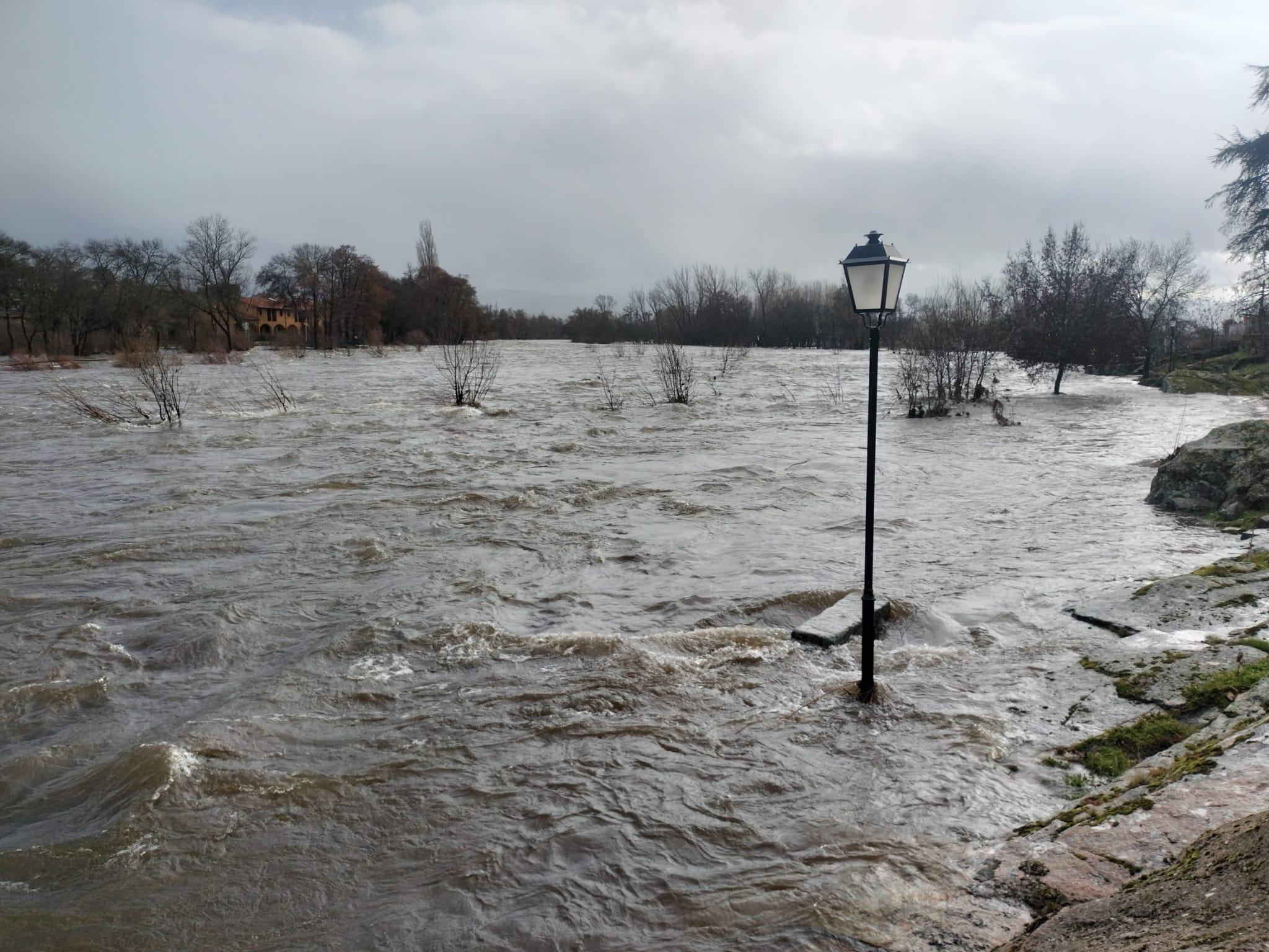 Así luce el río Tormes tras la espectacular crecida de las últimas horas