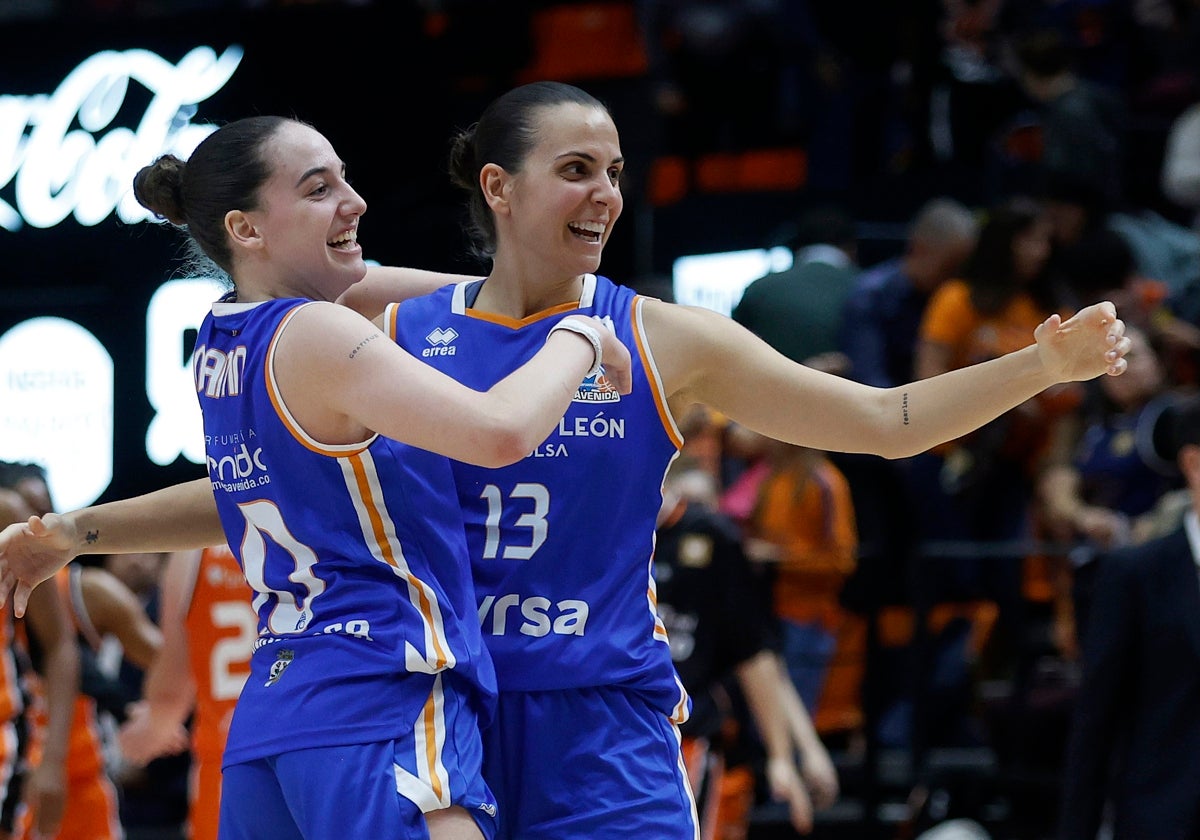 Iyana Martín y Andrea Vilaró en el partido contra el Valencia Basket.